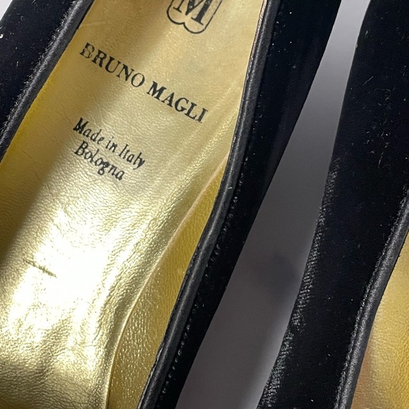 Bruno Magli Black Velvet Heeled Loafer Size 8.5 - Picture 4 of 14